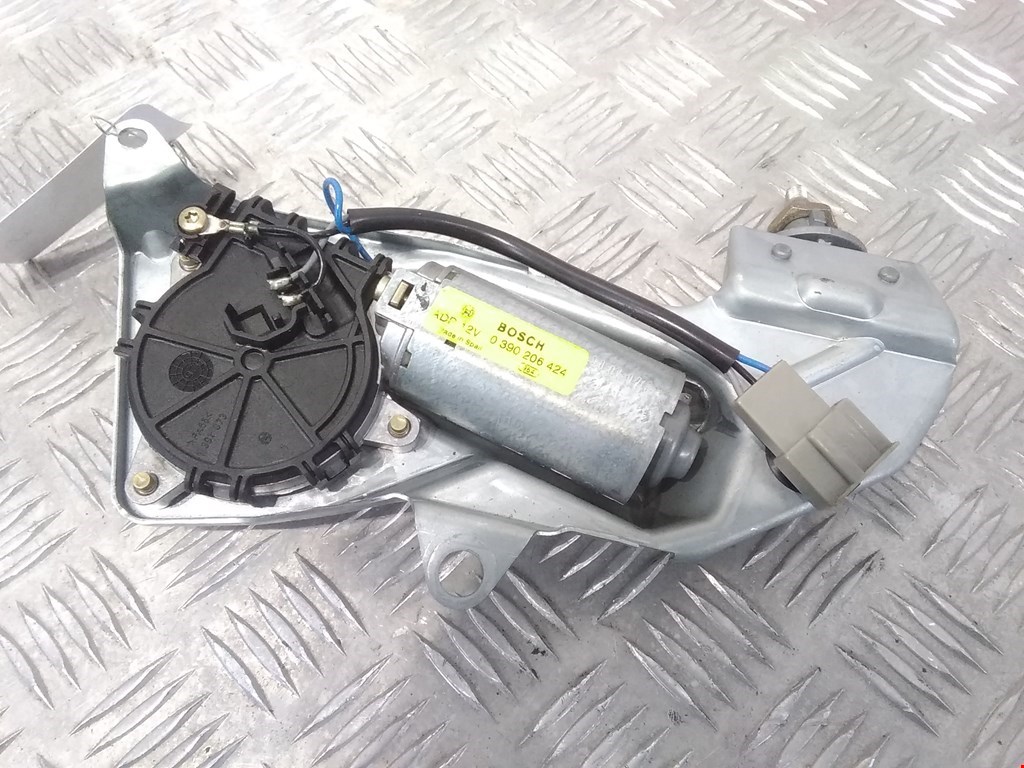 Двигатель стеклоочистителя задний (моторчик дворников) Renault Megane 1, Megane 1
Двигатель стеклоочистителя задний (моторчик дворников) Renault Megane 1, Megane 1