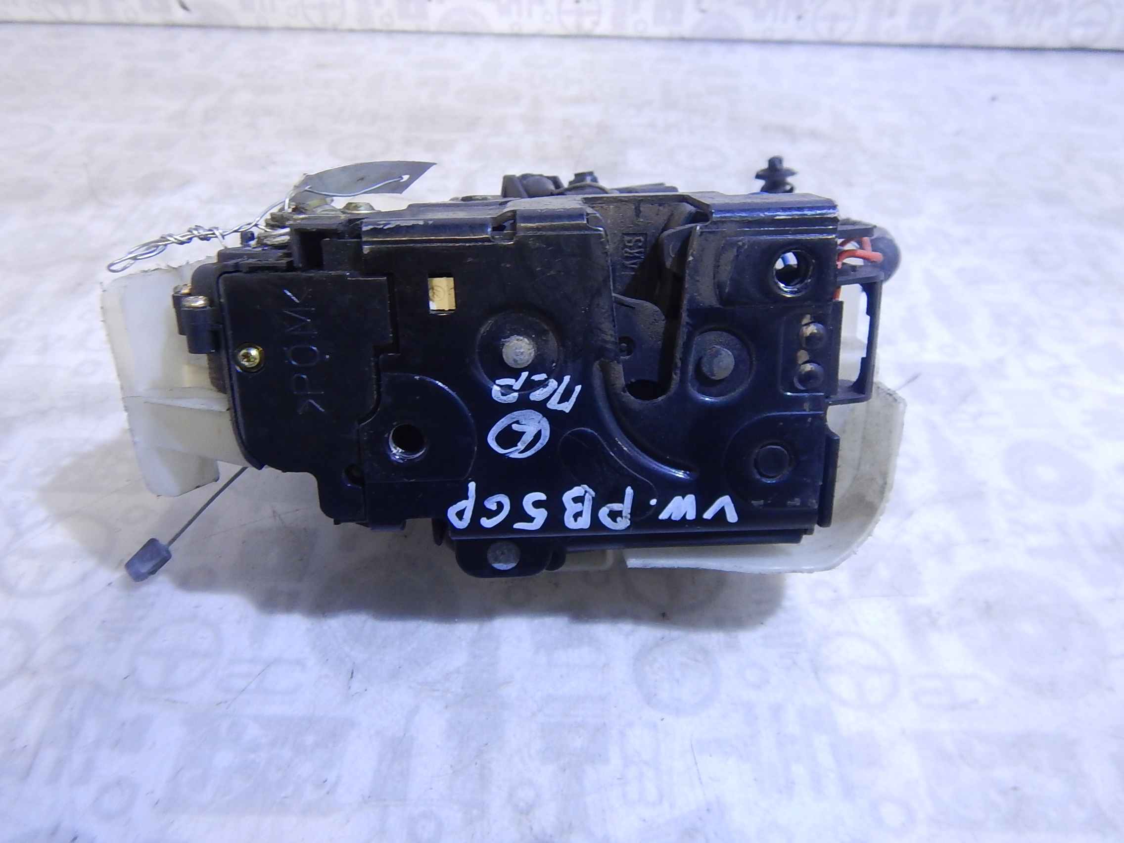 

Замок двери передней левой Volkswagen Passat 5 GP, Passat 5 GP