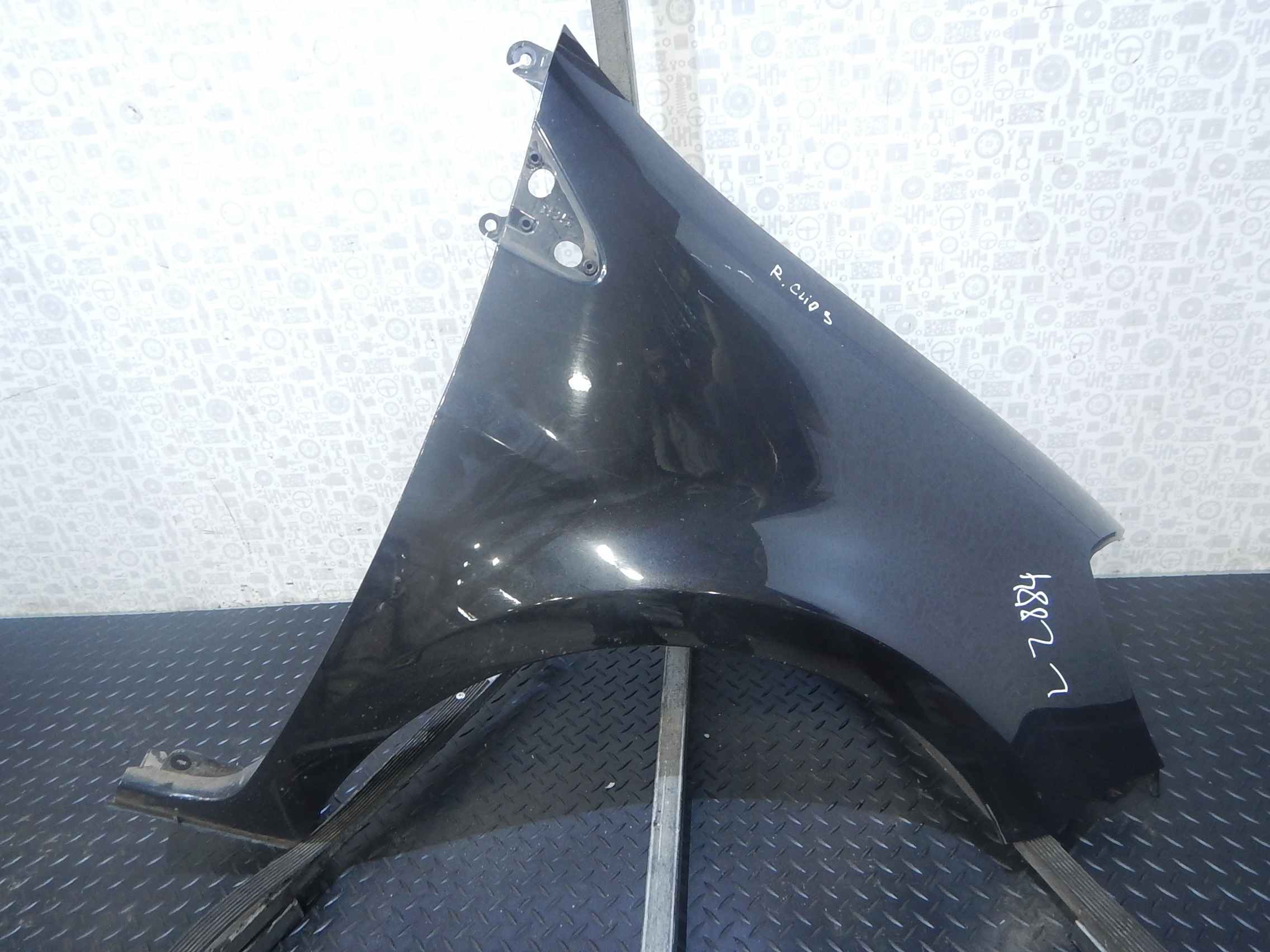 

Крыло переднее правое Renault Clio 3, Clio 3