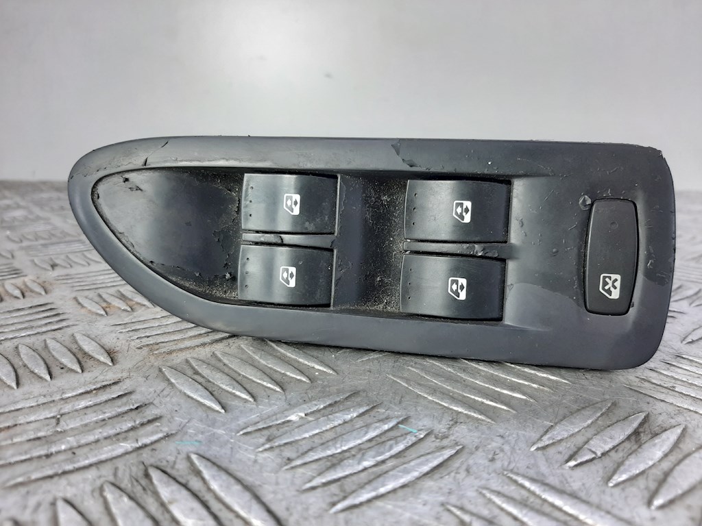 

Блок управления стеклоподъемниками Renault Laguna 2, Laguna 2