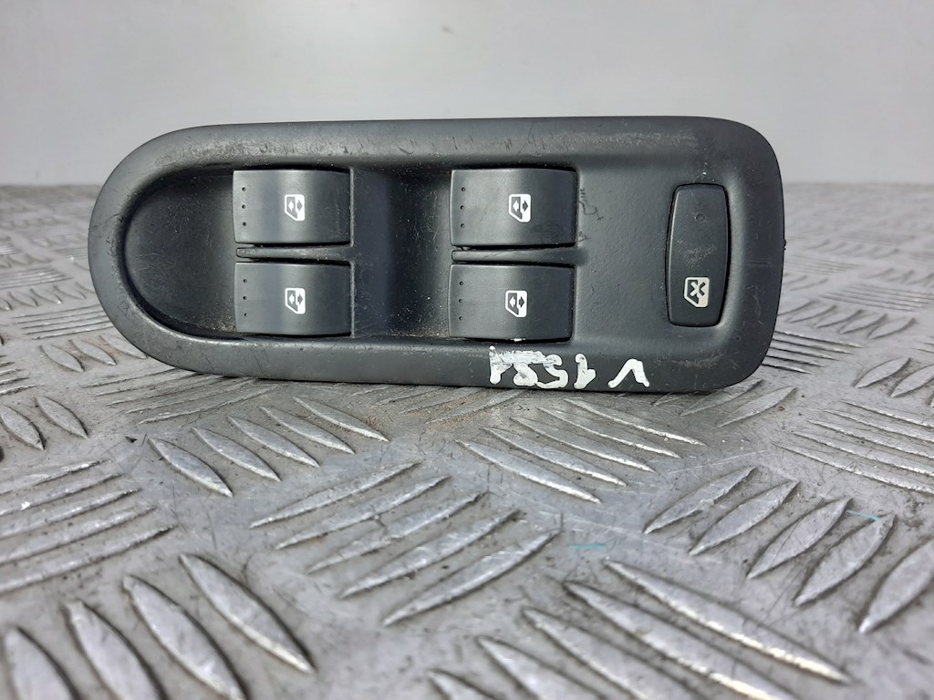 

Блок управления стеклоподъемниками Renault Scenic 2, Scenic 2