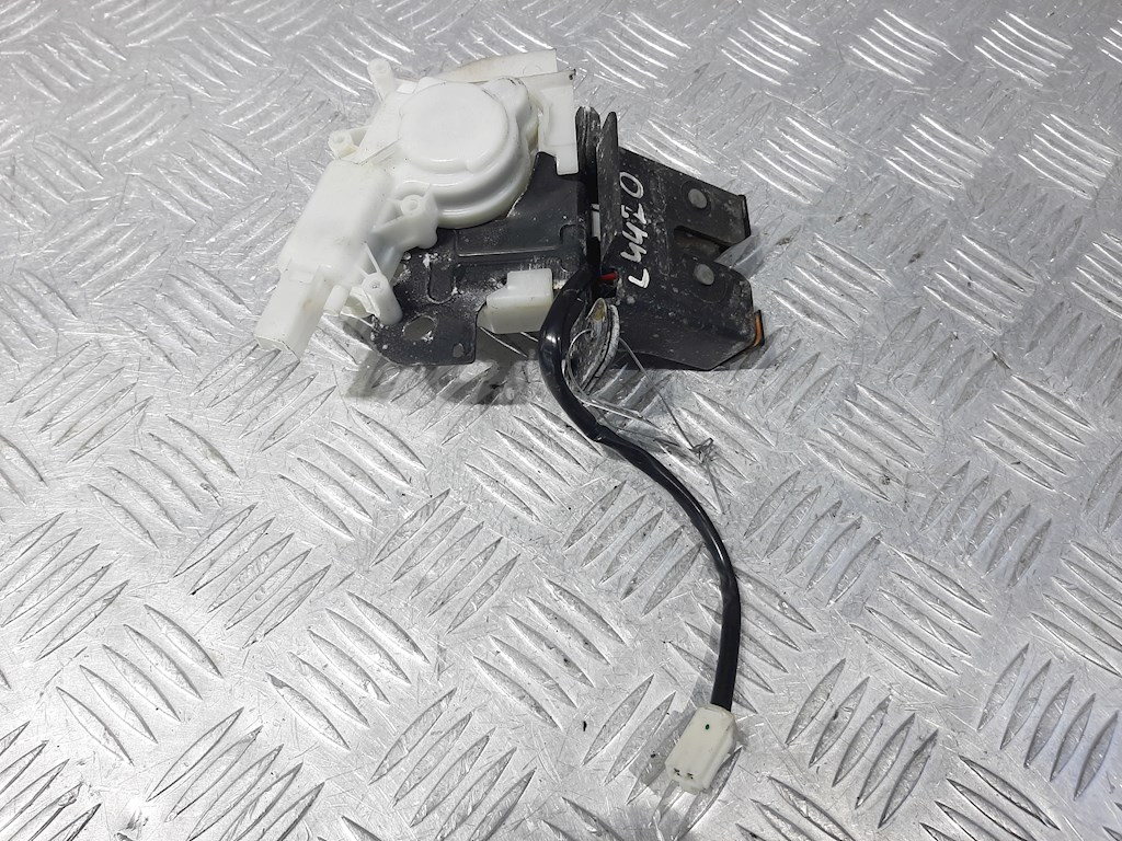 

Замок крышки (двери) багажника Mazda 3 BK, 3 BK