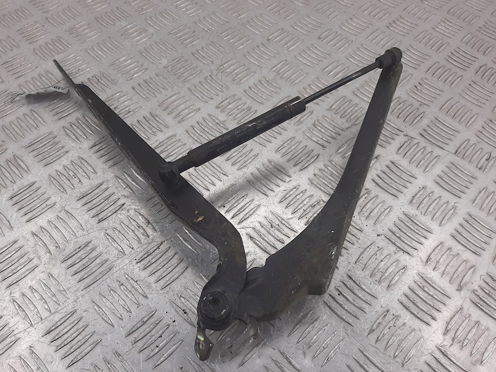 

Петля капота правая Volvo S60, S60