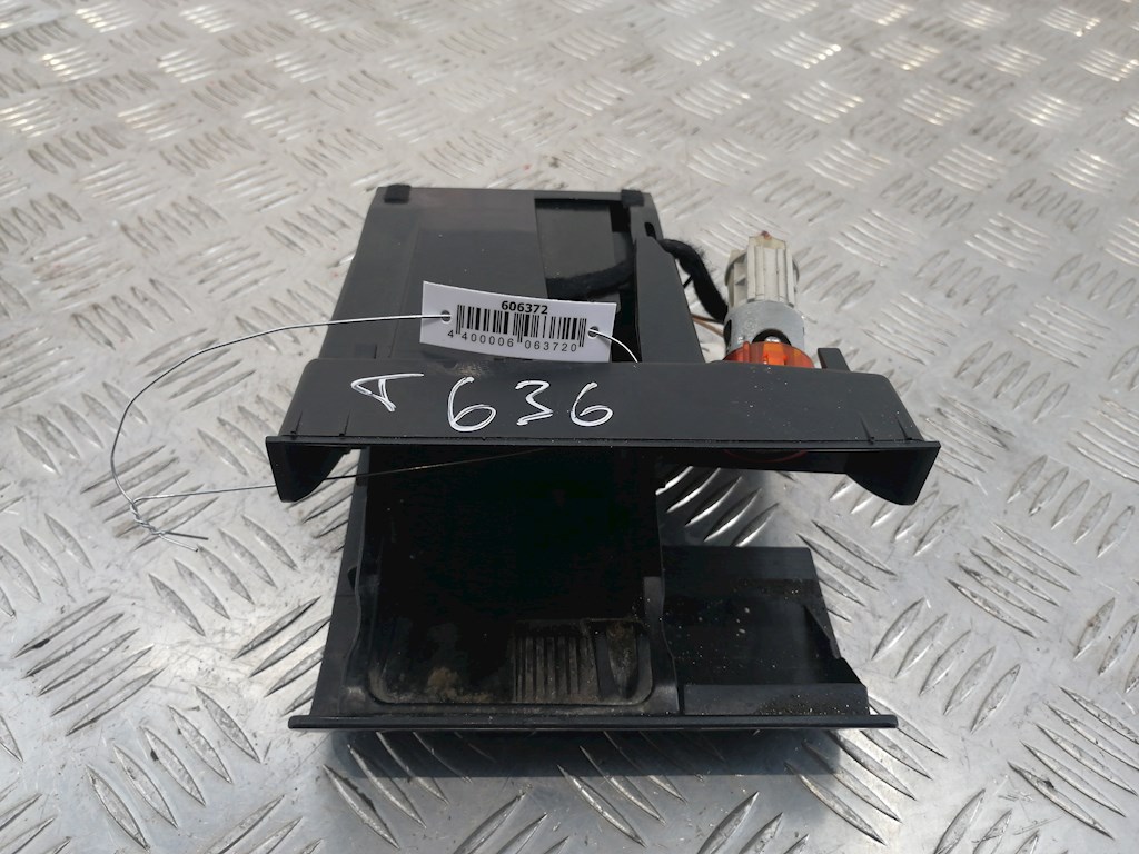 

Пепельница передняя Audi A3 8L, A3 8L