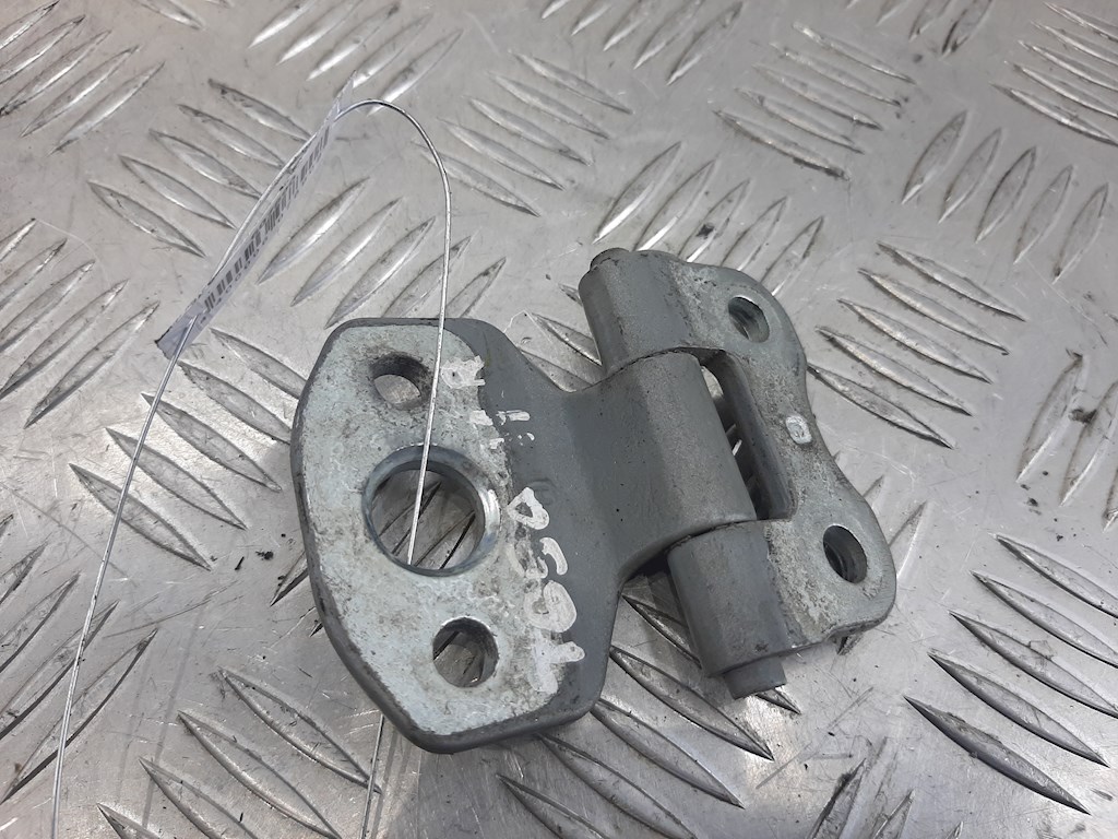 

Петля двери передней правой Mercedes W202 (C Class), W202 (C Class)