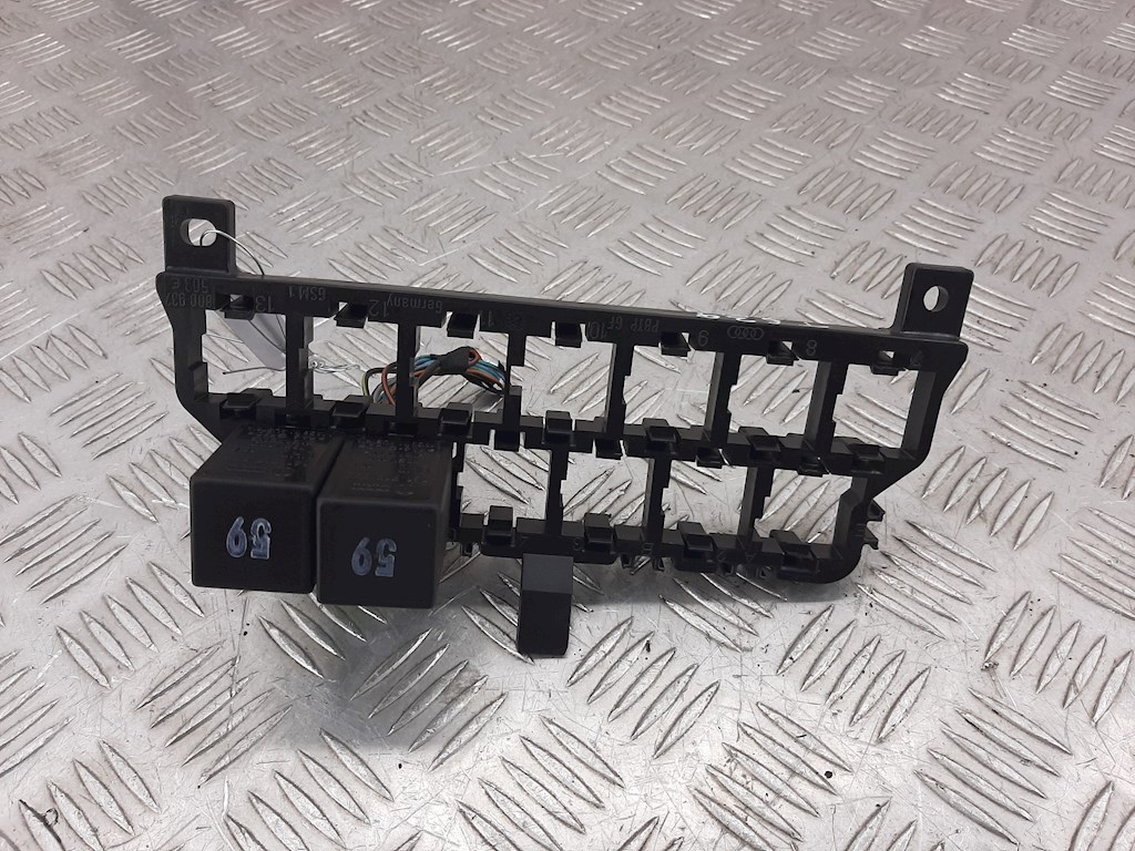 

Блок реле Skoda Octavia 1U, Octavia 1U