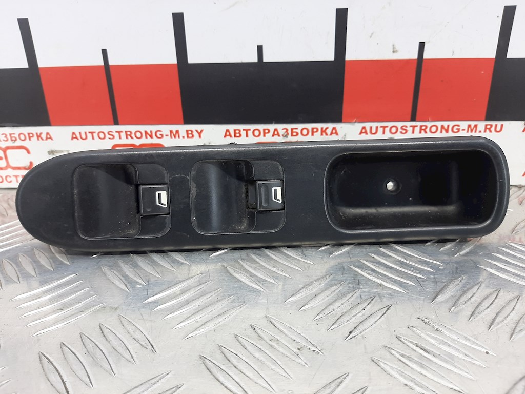 

Кнопка стеклоподъемника Peugeot 307, 307