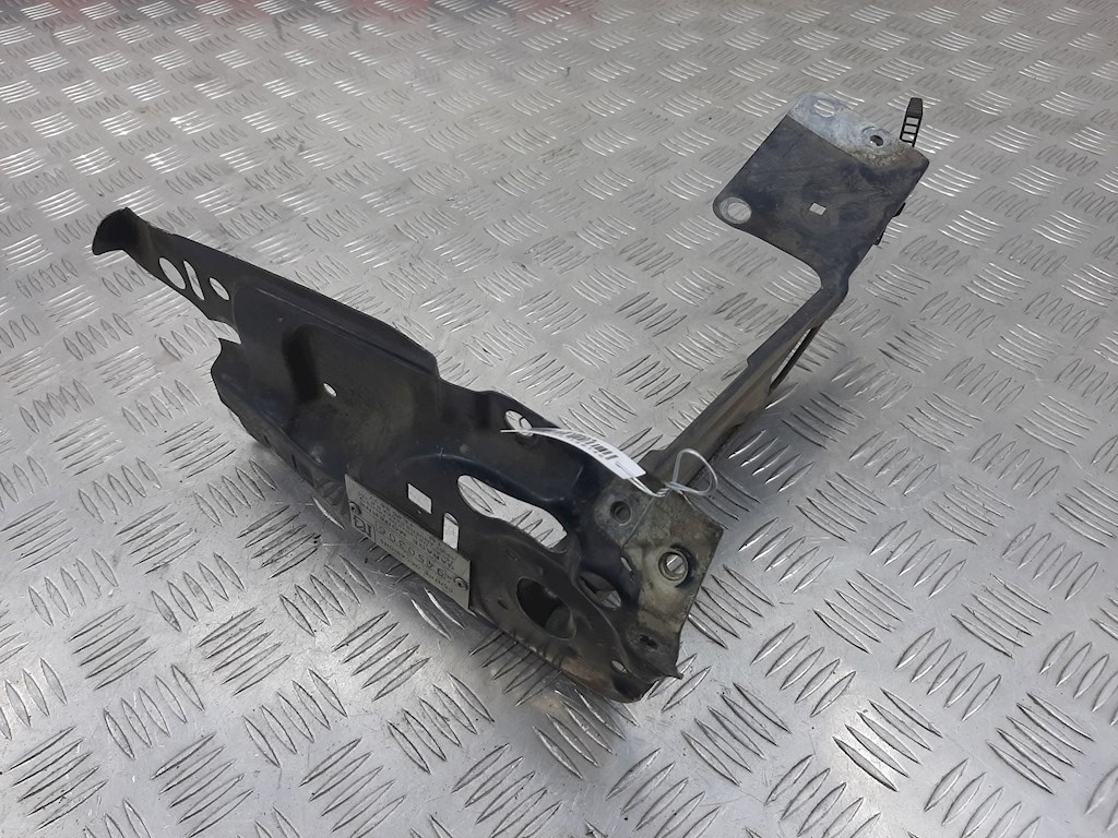 

Кронштейн (крепление) фары левый Audi 80 B4, 80 B4