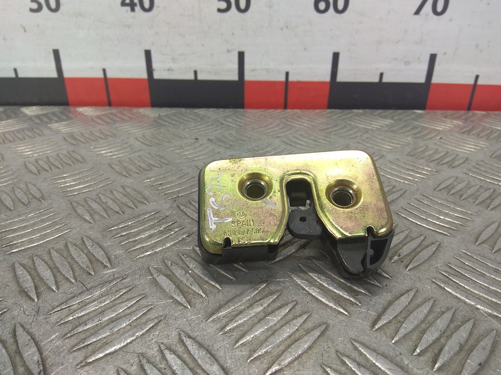 

Замок крышки (двери) багажника Volkswagen Polo 3, Polo 3