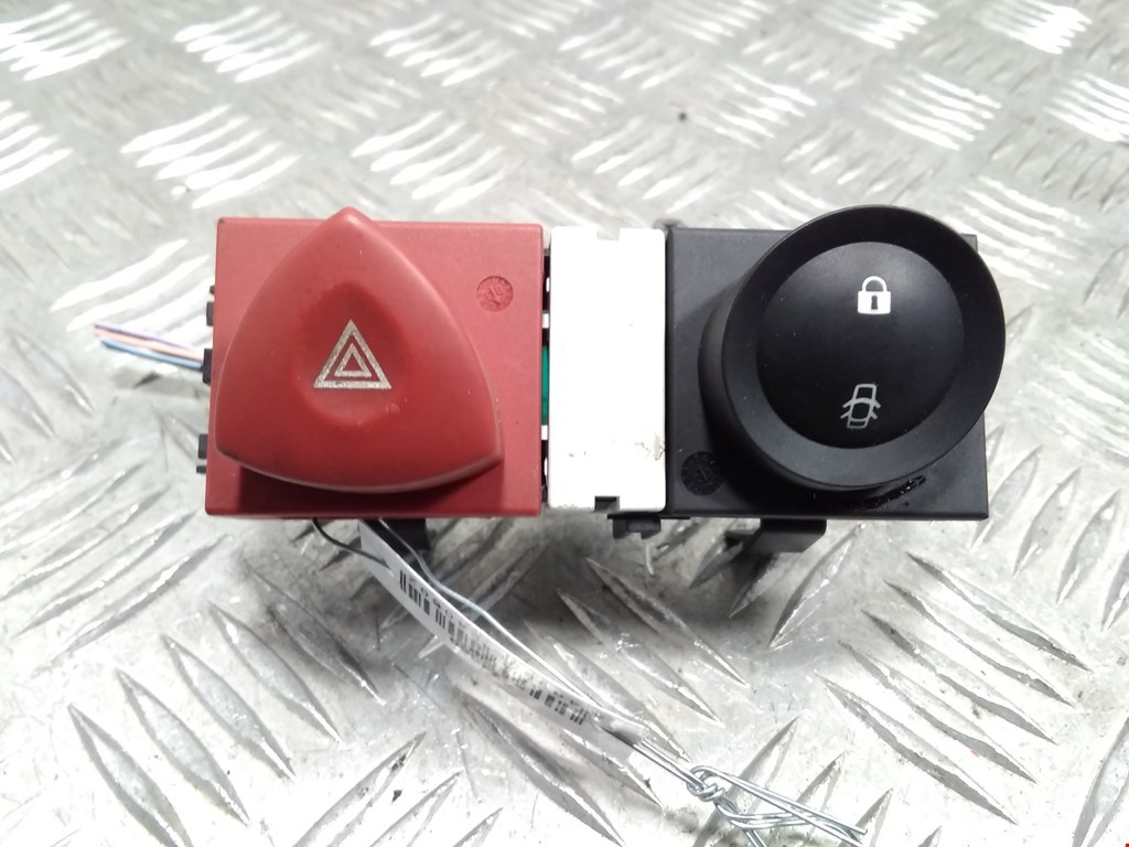 

Кнопка аварийки Renault Megane 2, Megane 2