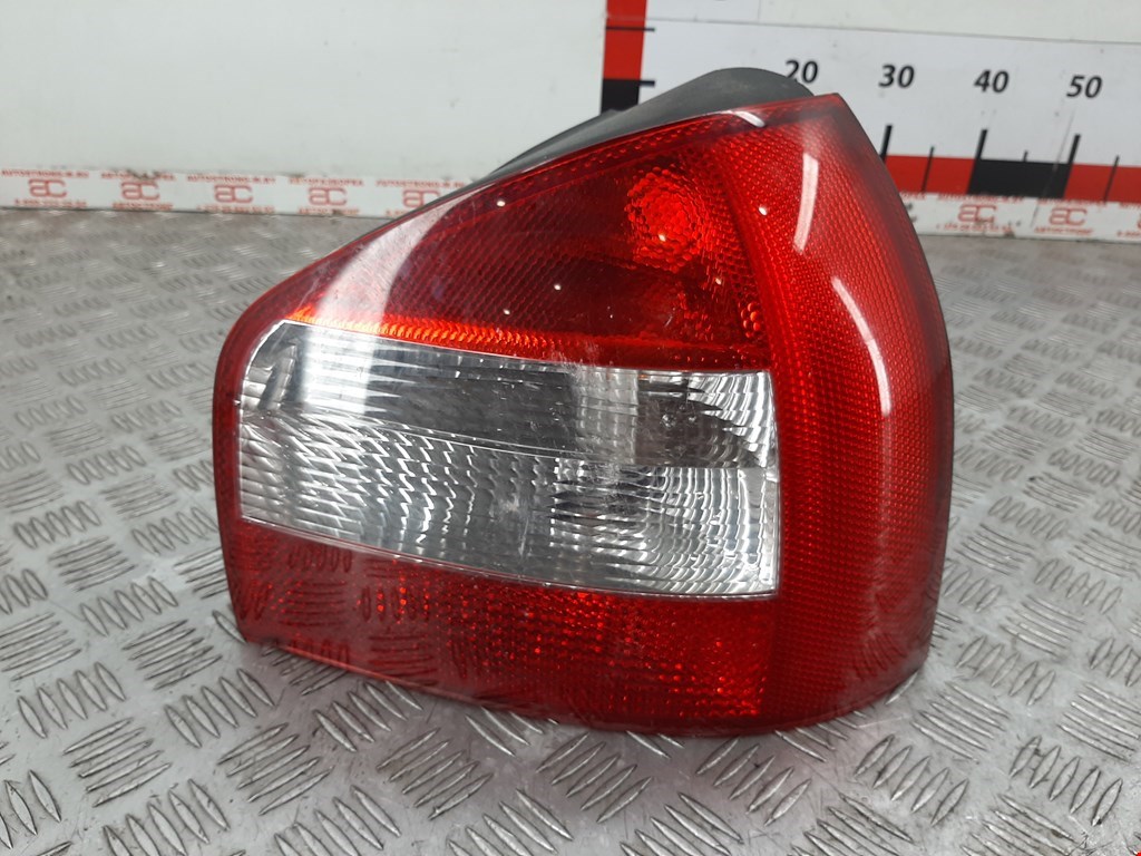 

Фонарь задний правый Audi A3 8L, A3 8L