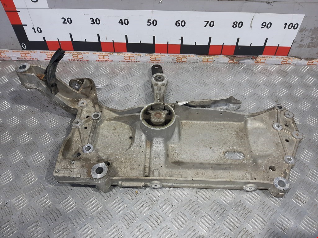 

Балка передняя (подрамник) Audi A3 8P, A3 8P