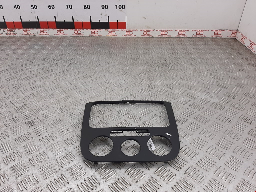 

Накладка декоративная на торпедо Volkswagen Jetta (1K5), Jetta (1K5)