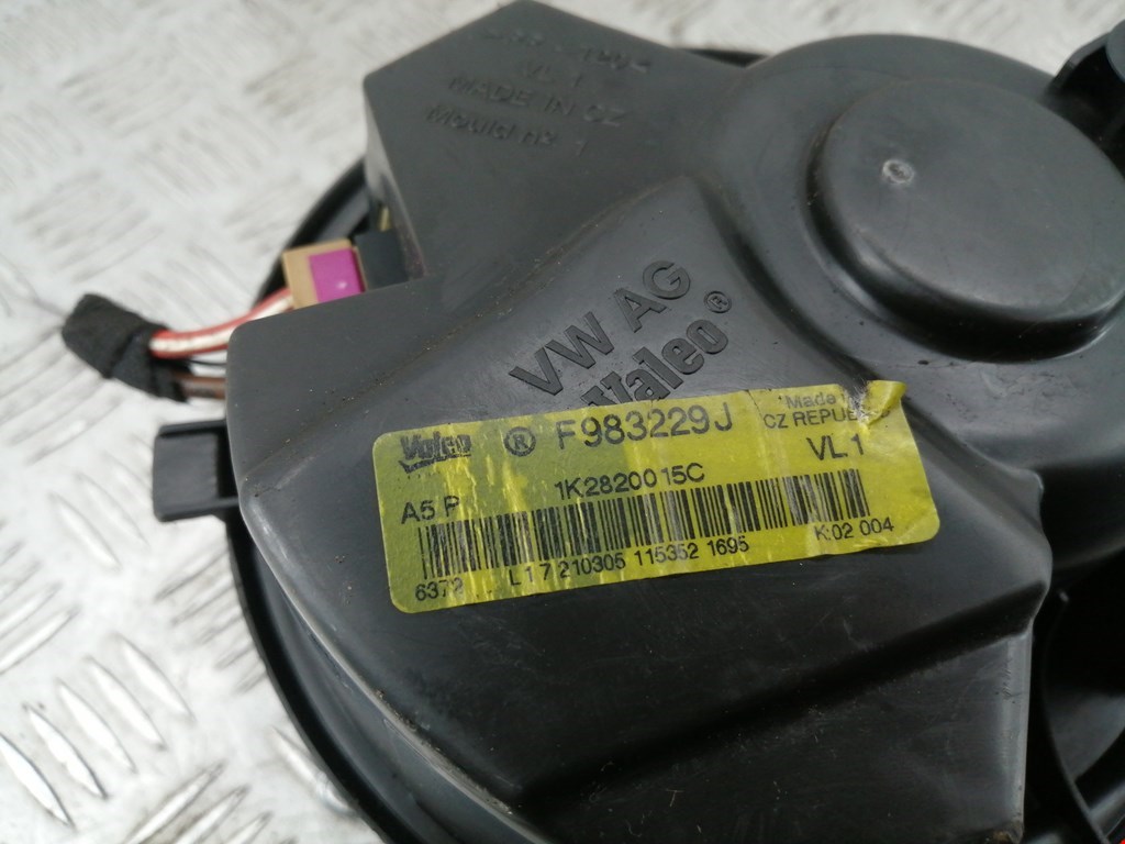 Scheme, removal and installation of the fuse box of the car Skoda Fabia 2002 - 2