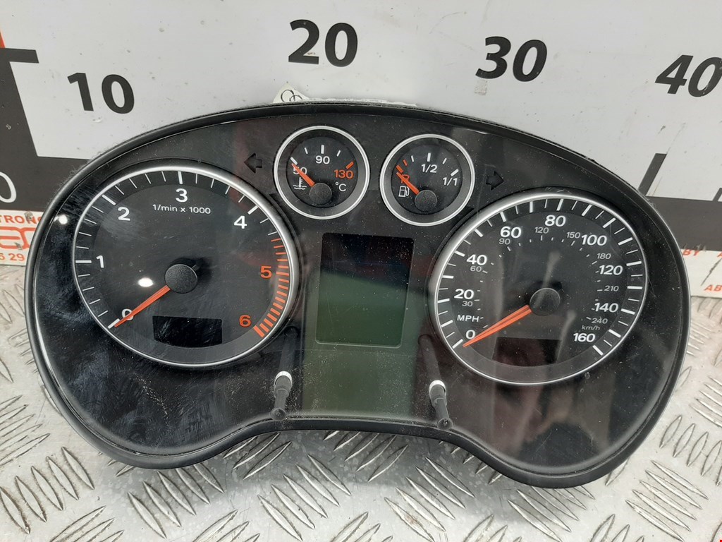 

Панель приборная (щиток приборов) Audi A3 8P, A3 8P