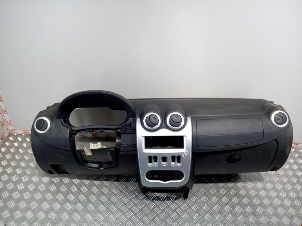 

Торпедо (панель передняя) Dacia Sandero, Sandero