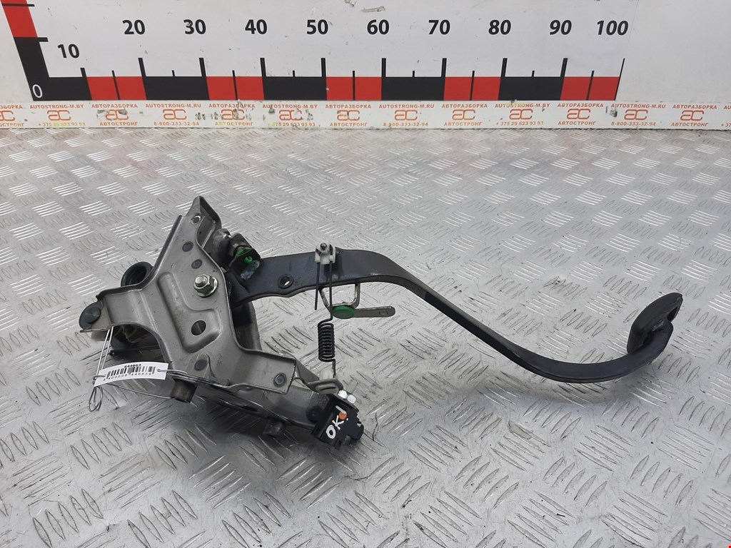 

Педаль сцепления Toyota Auris (E15J/E15UT), Auris (E15J/E15UT)