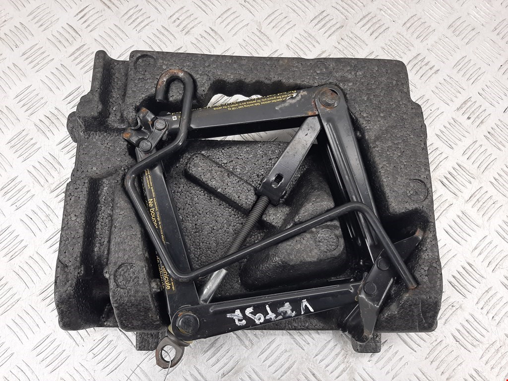 

Домкрат Saab 9 3 (2), 9 3 (2)