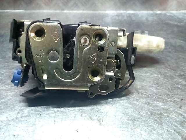 

Замок двери передней левой Nissan Altima (L31), Altima (L31)