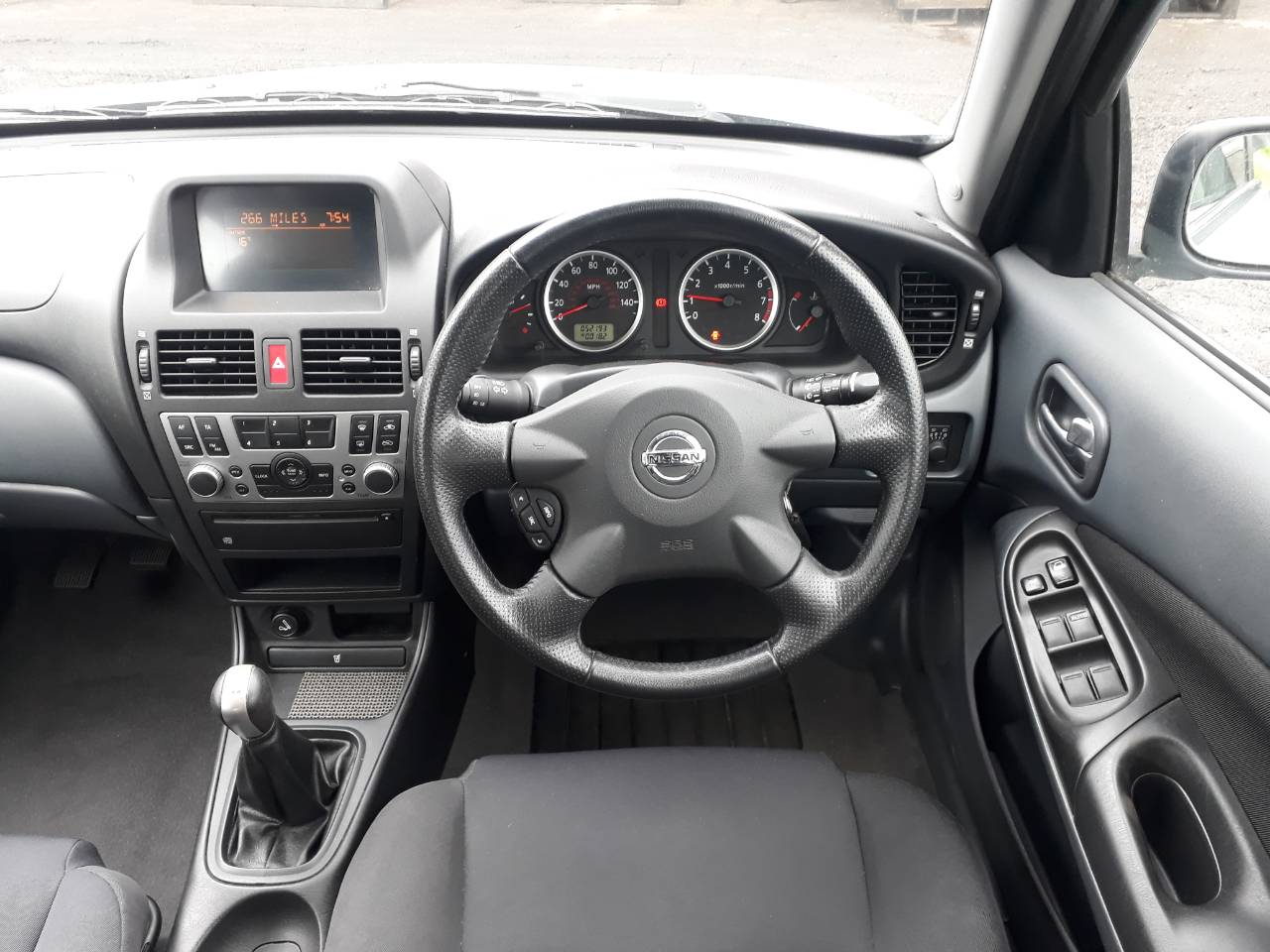 Almera n16 салон