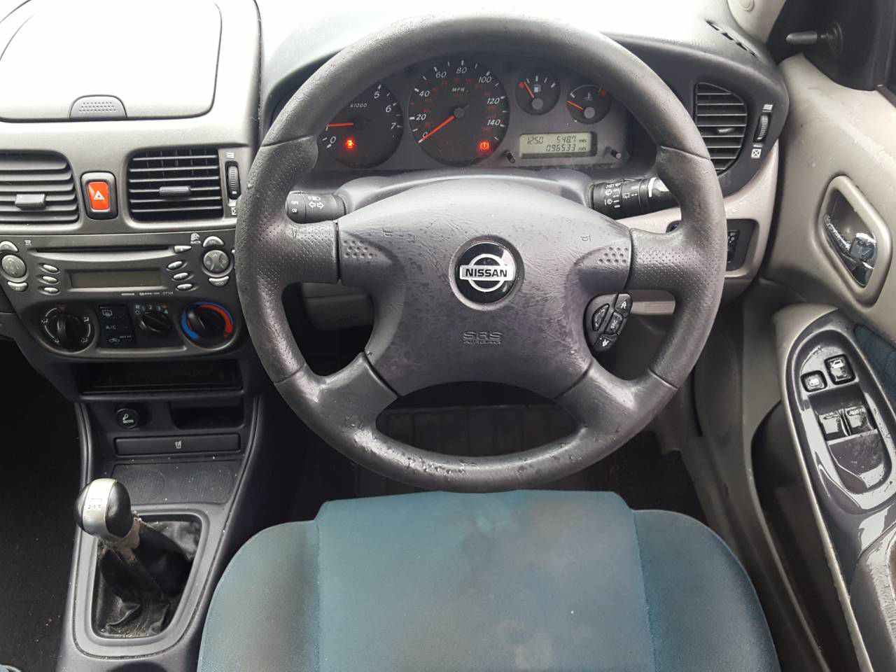 Almera n16 салон. Nissan Almera n16 2004 салон. Ниссан Альмера 2004 хэтчбек салон. Альмера н16 салон. Ниссан Альмера н16 салон.