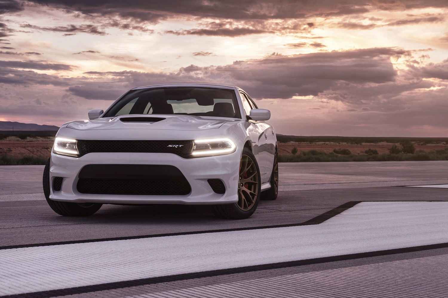 Первый тест-драйв Dodge Charger SRT Hellcat (707 л.с., 880 Нм)