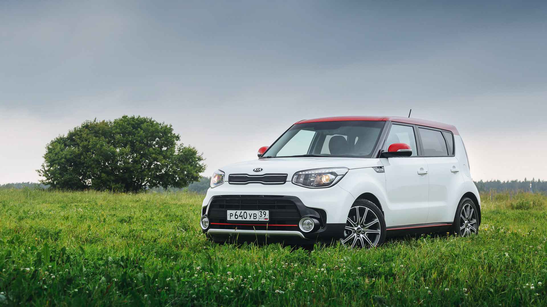 Kia Soul красная крыша