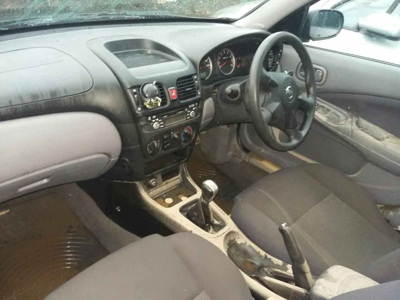 Nissan Almera n16 2006 салон