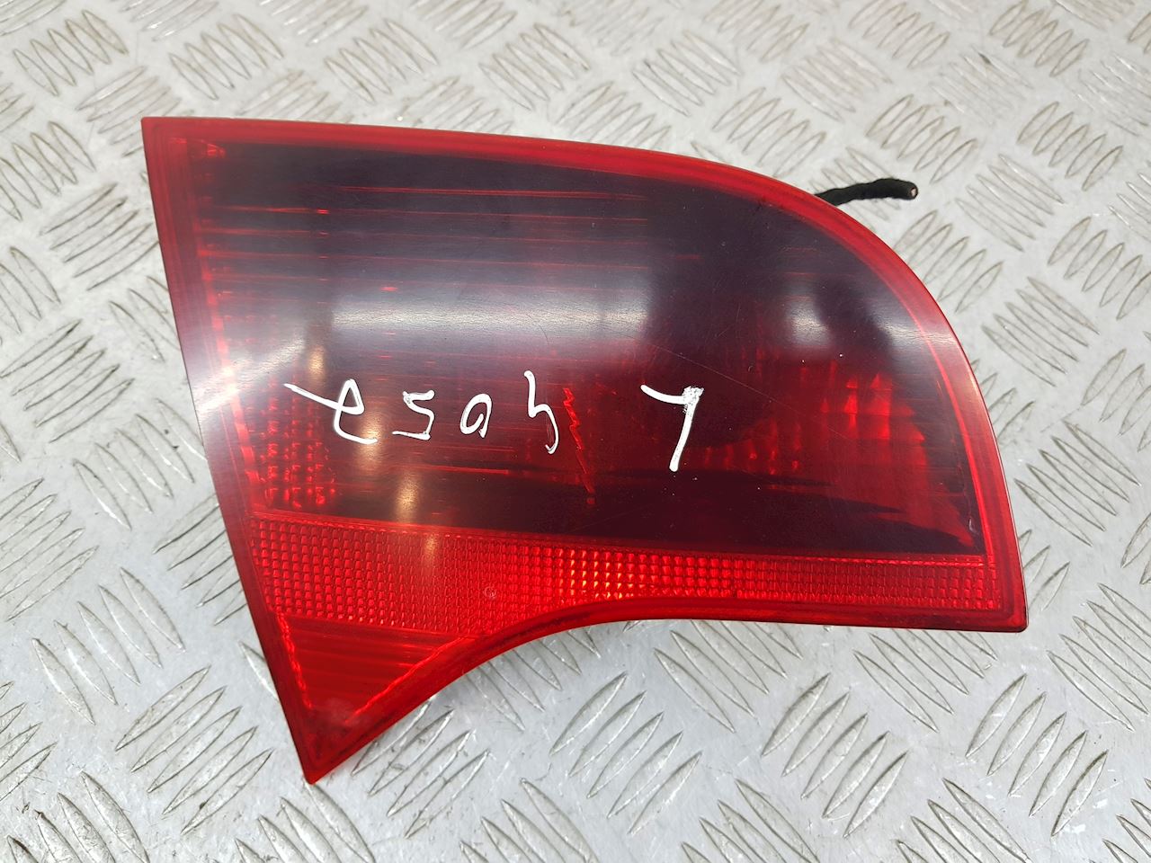 

Фонарь крышки багажника левый Audi A4 B7, A4 B7