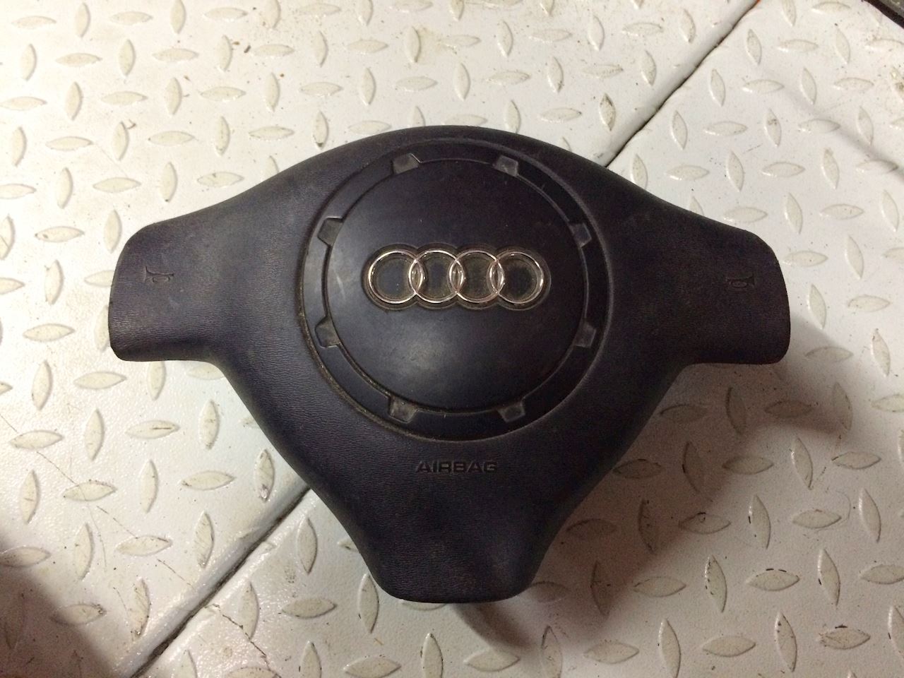 

Подушка безопасности в рулевое колесо Audi A3 8L, A3 8L