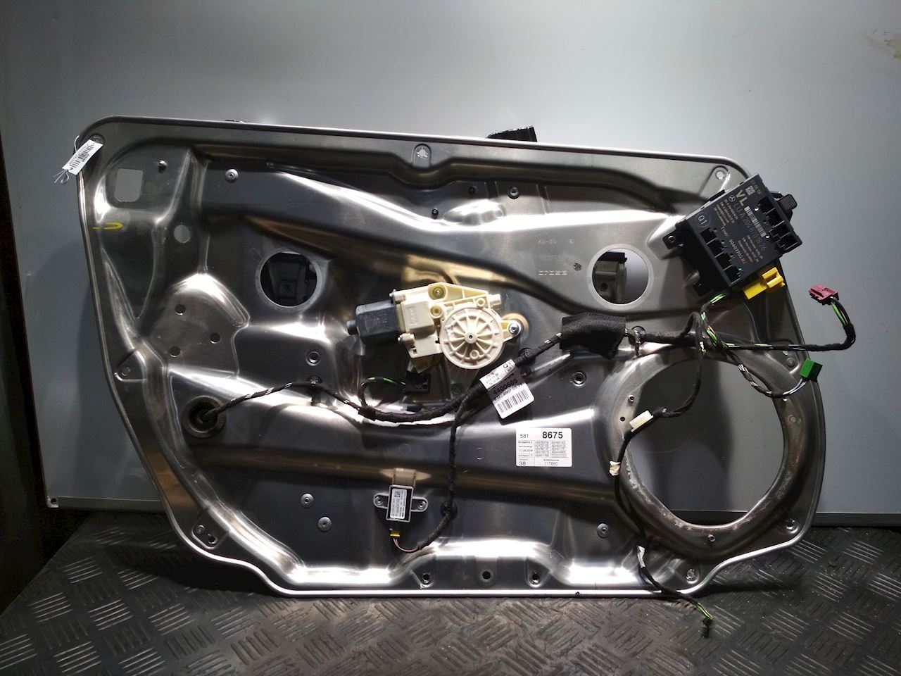 

Стеклоподъемник электрический двери передней левой Mercedes W204 (C Class), W204 (C Class)
