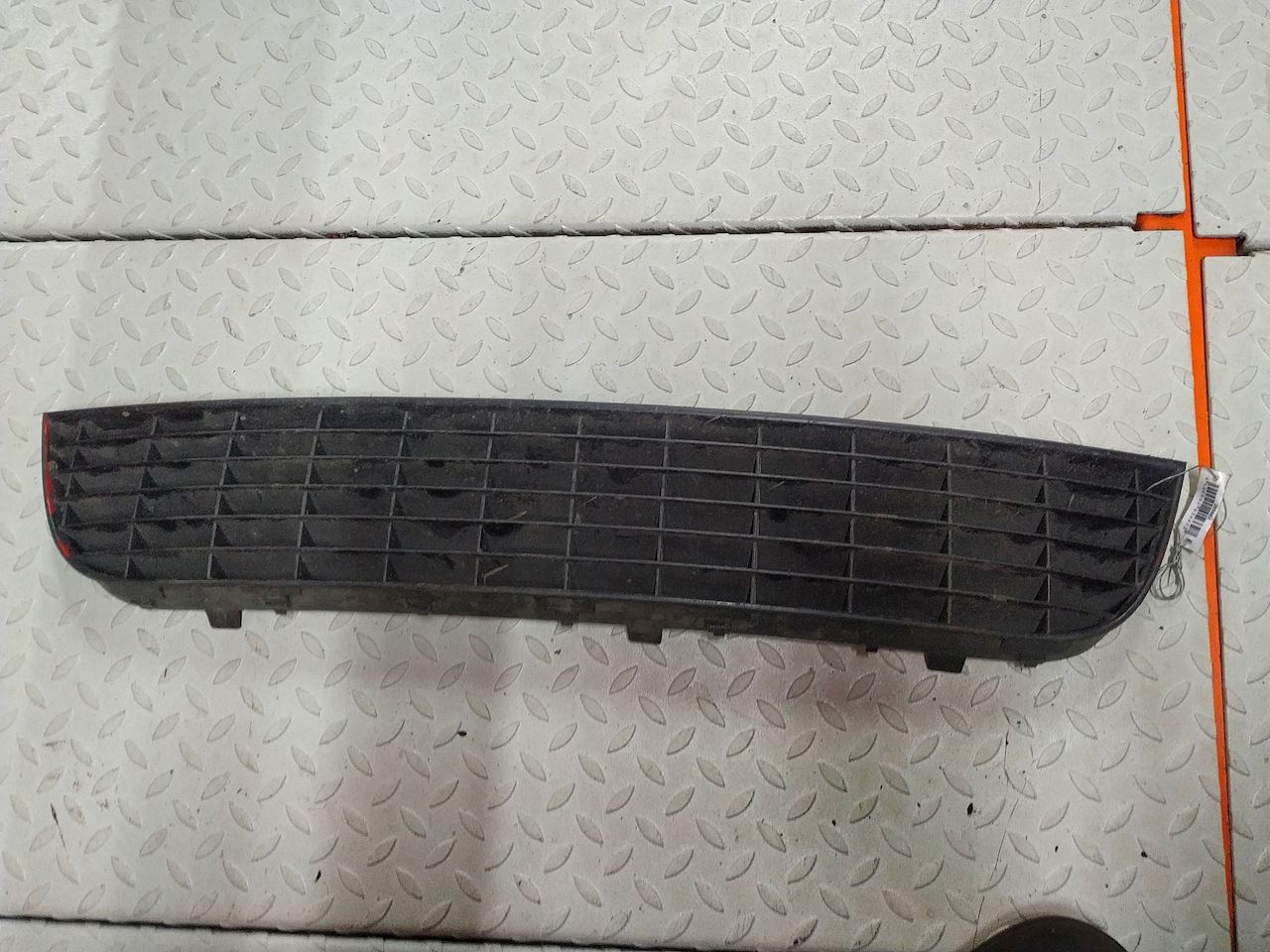 

Решетка (заглушка) в бампер центральная Fiat Punto 3, Punto 3