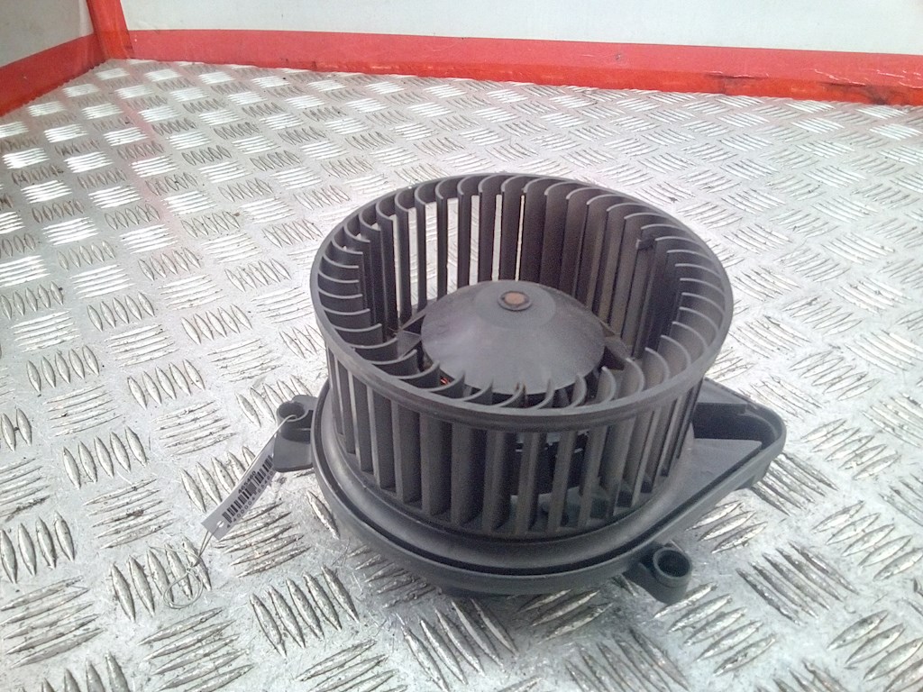 

Моторчик (двигатель) печки Audi A4 B7, A4 B7