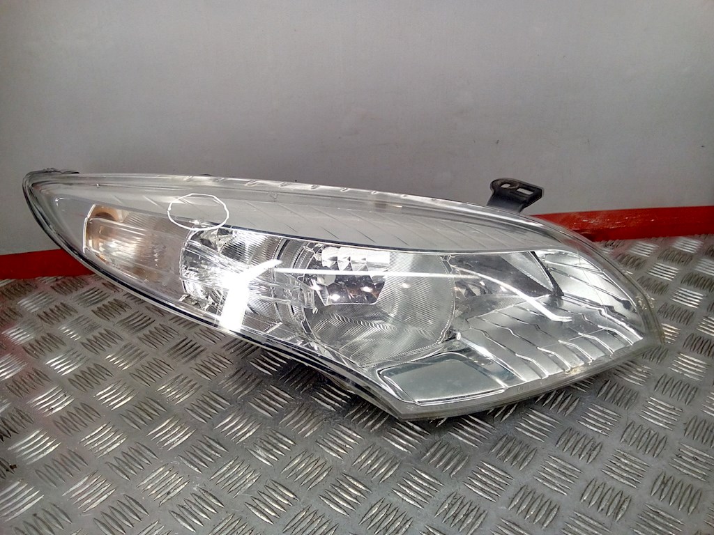 

Фара передняя правая Renault Megane 3, Megane 3