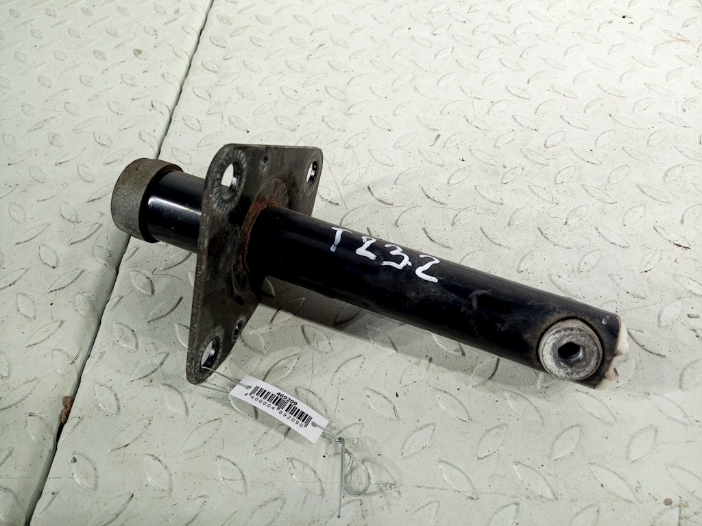 

Клык (угол) бампера левый Audi A4 B5, A4 B5