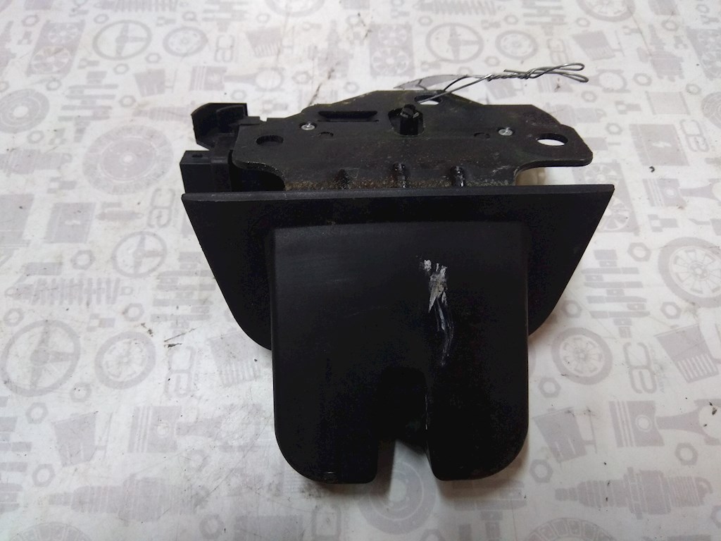 

Замок крышки (двери) багажника Audi A4 B7, A4 B7