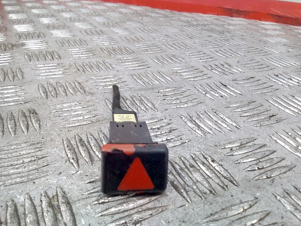 

Кнопка аварийки Audi A4 B7, A4 B7