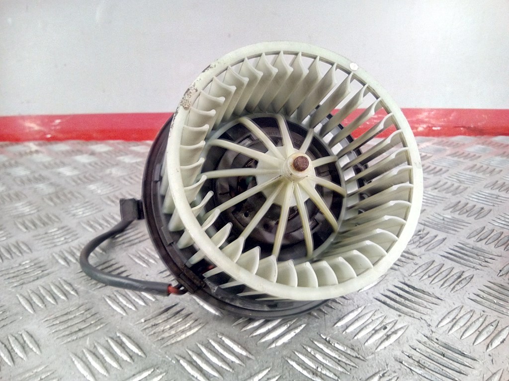 

Моторчик (двигатель) печки Audi 90 B4, 90 B4