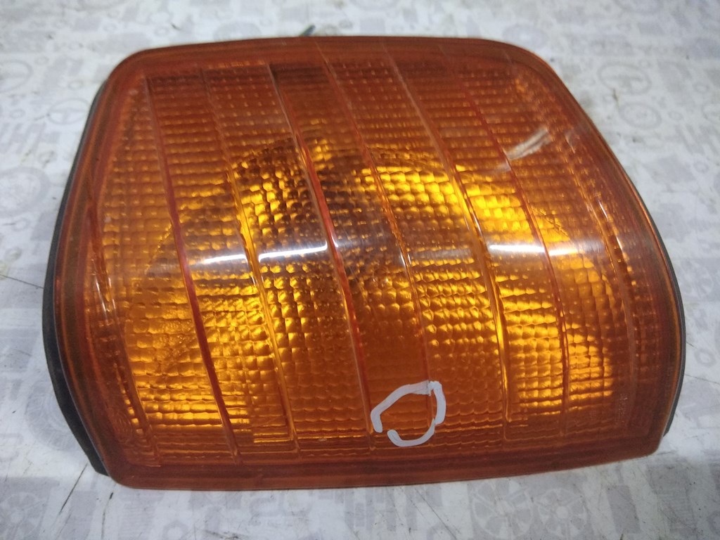 

Поворотник левый Mercedes W201 (C Class), W201 (C Class)