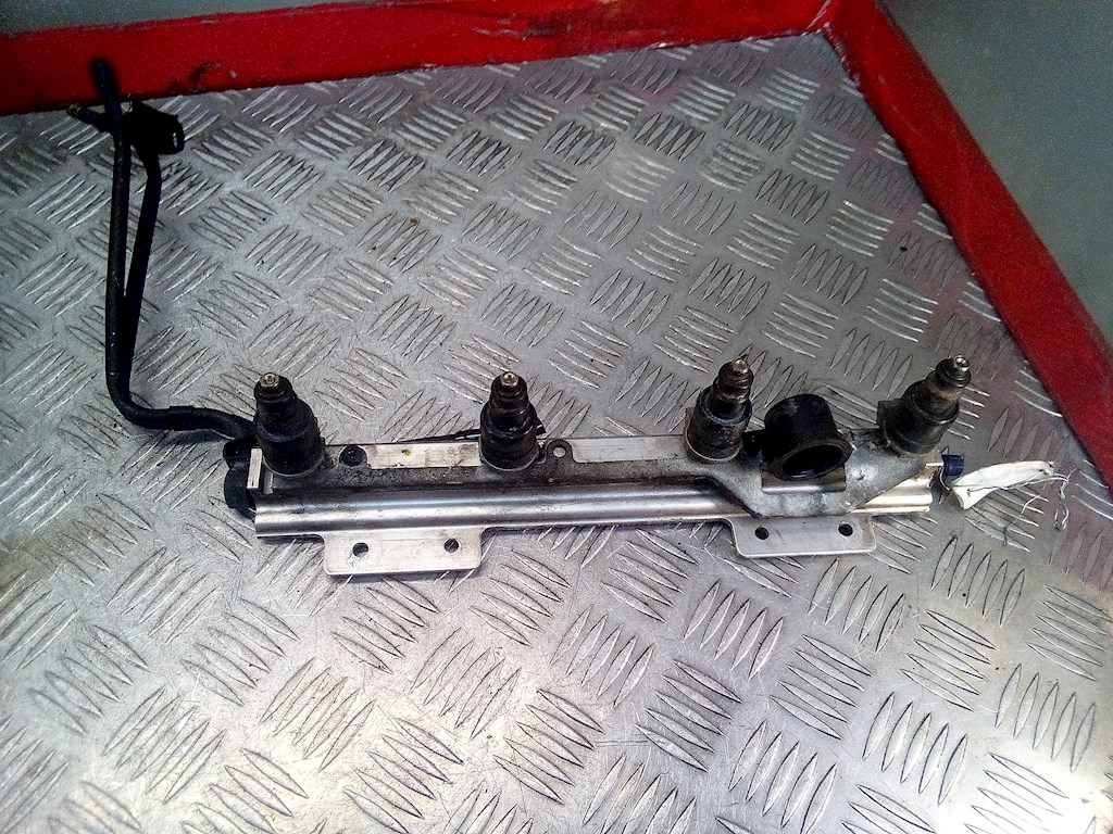 

Рампа топливная Volvo S40 V40 1, S40 V40 1