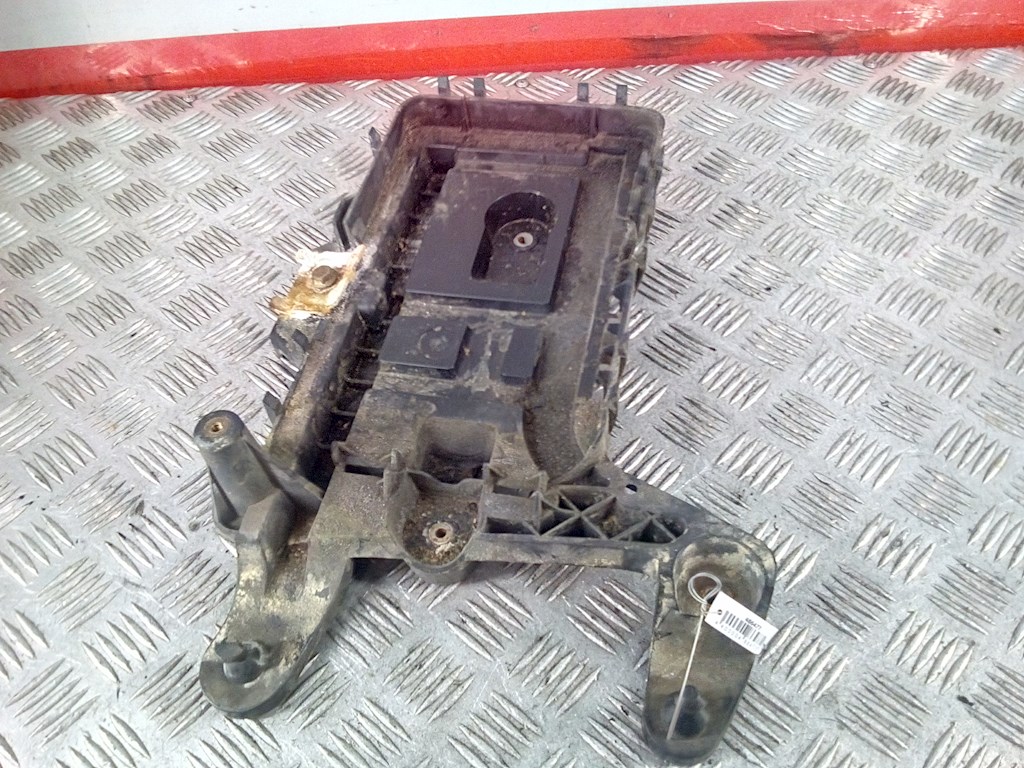 

Крепление (корпус) аккумулятора Volkswagen Passat 6, Passat 6