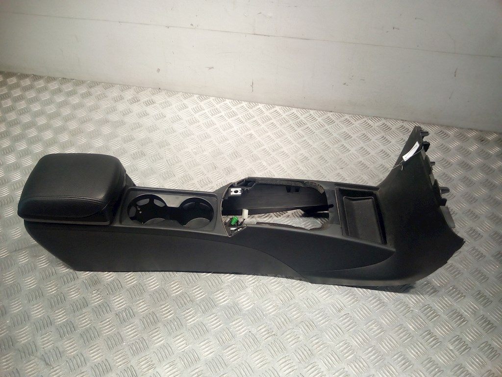 

Подлокотник Volvo V50, V50