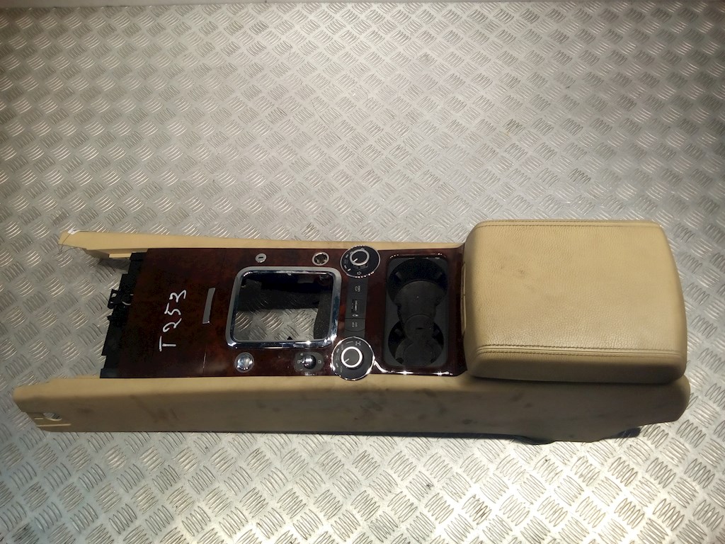 

Подлокотник Volkswagen Touareg, Touareg