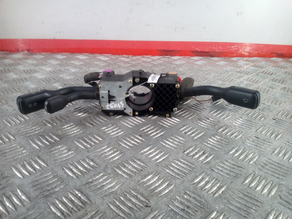 

Переключатель поворотов и дворников (стрекоза) Audi 90 B4, 90 B4