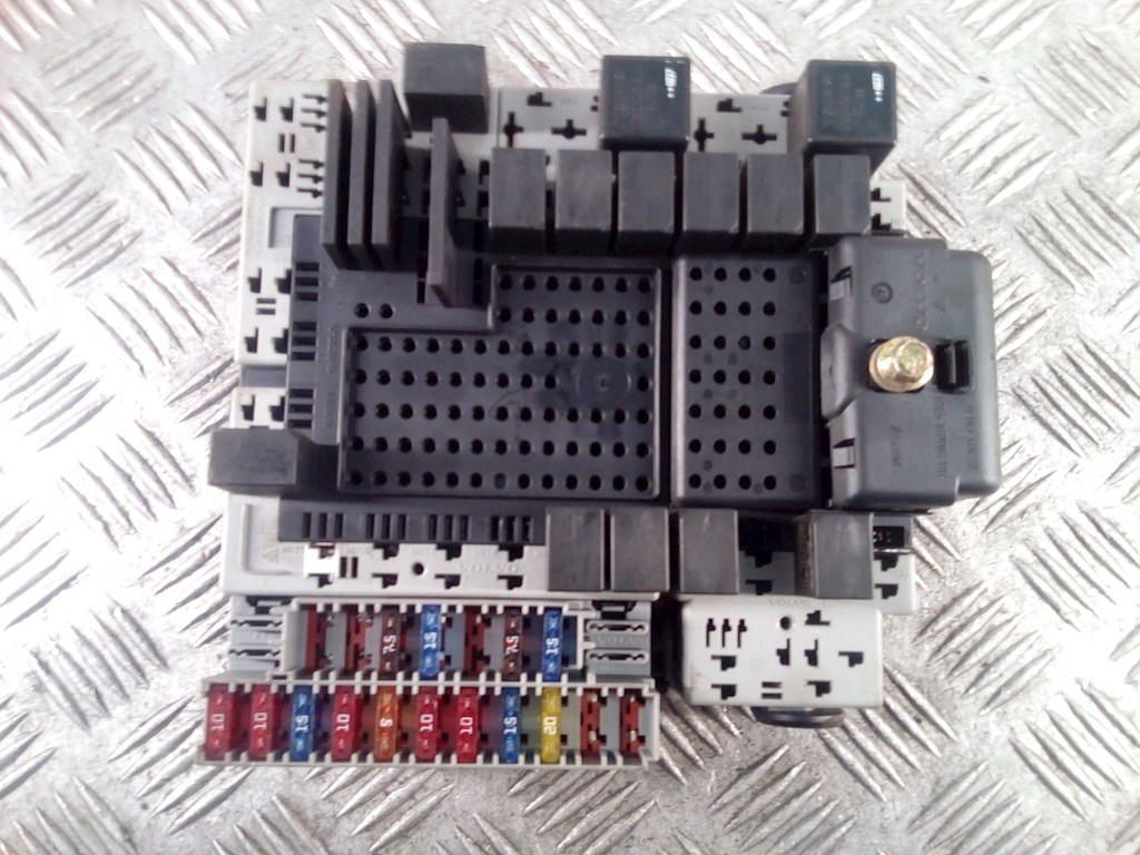 блок предохранителей вольво s80