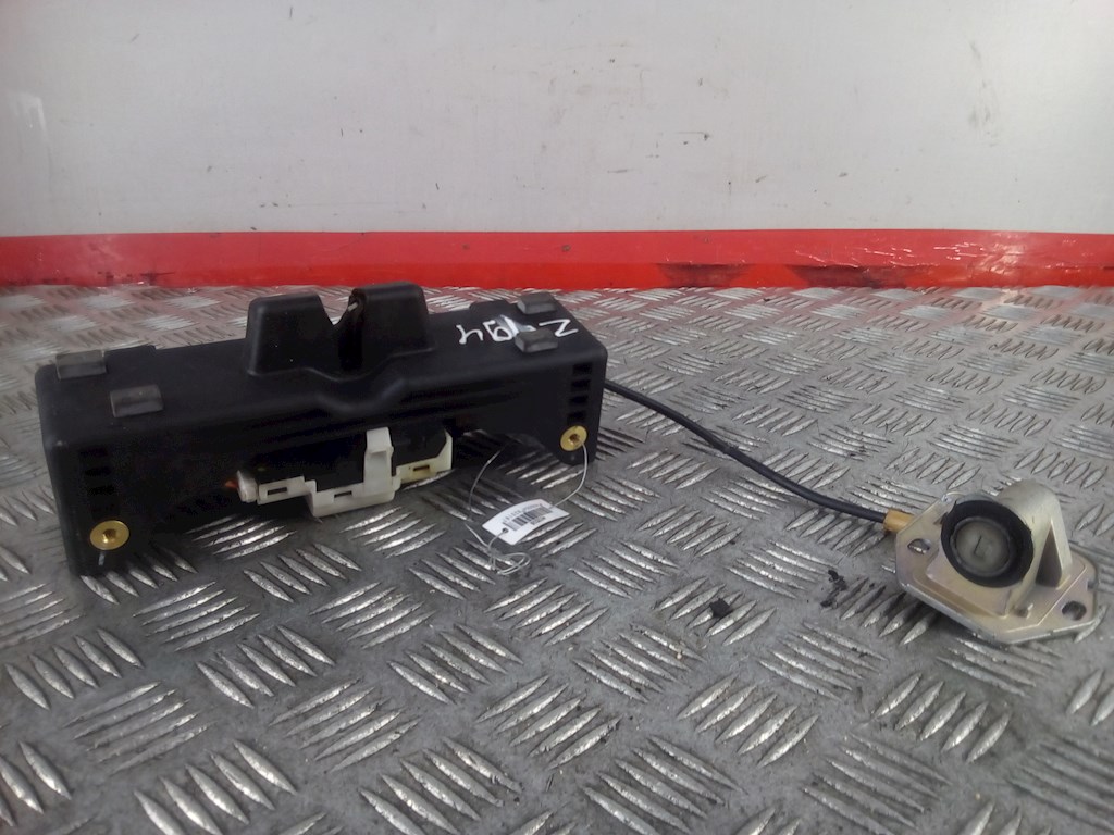 

Замок крышки (двери) багажника Renault Megane 2, Megane 2