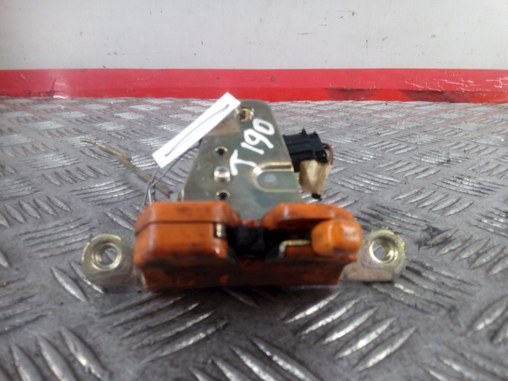 

Замок крышки (двери) багажника Skoda Octavia 1U, Octavia 1U