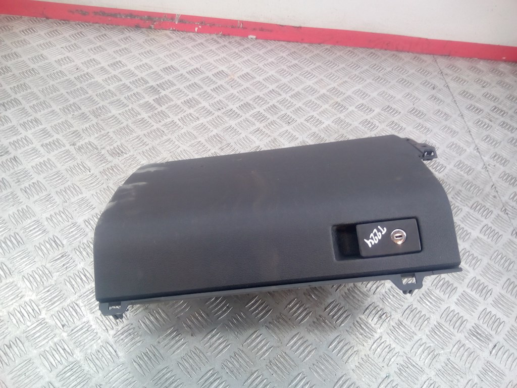 

Бардачок (вещевой ящик) Volkswagen Touran, Touran