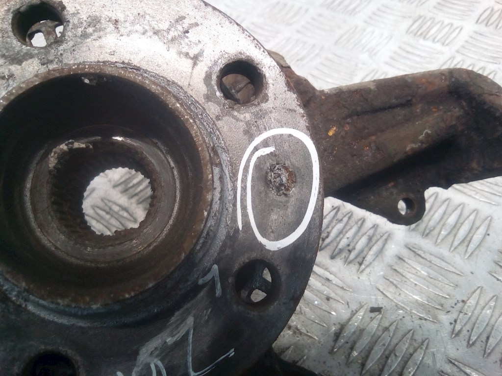 

Ступица (кулак цапфа) передняя правая Audi A3 8L, A3 8L