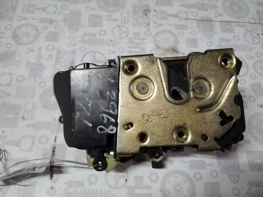 

Замок двери передней левой Peugeot 406, 406